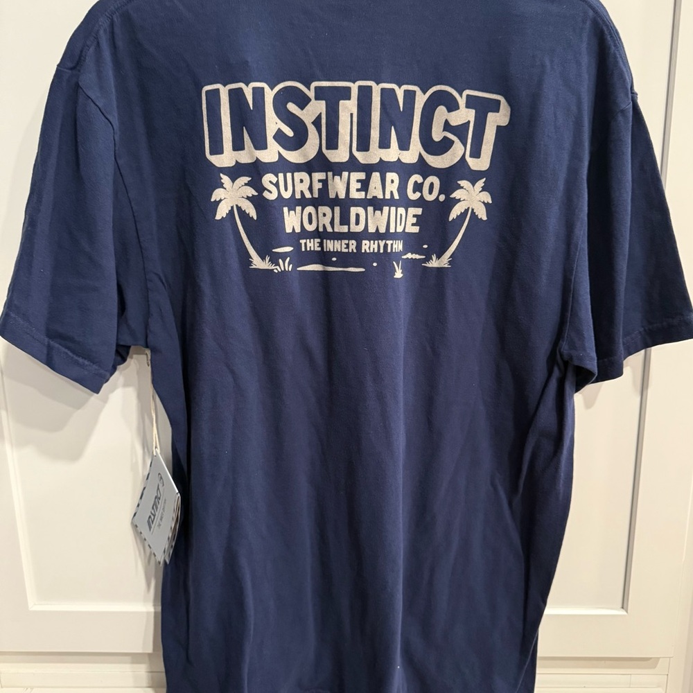 NWT Instinct Surfwear Co. size L Men's Navy Tee with Palm Emblem